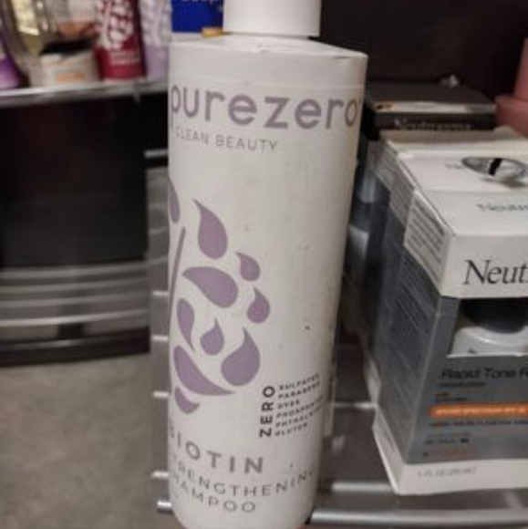 Pure Zero Strengthening Shampoo - Picture 2 of 2
